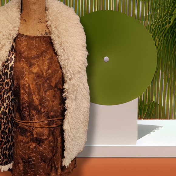 Betsy Johnson Faux Fur Shag Vest with Leopard Print lining. NWT - Picture 3 of 6